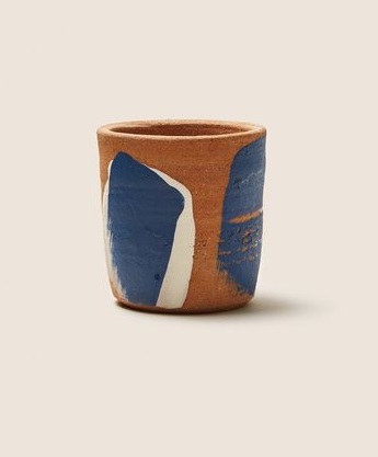 imagem de um vaso de cerâmica com as cores dos céus e terra com o nome earth